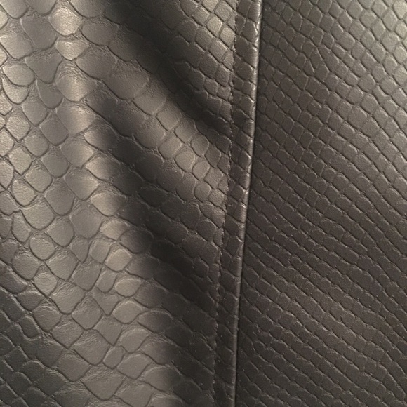 NWT Faux Snakeskin Asymmetrical Cropped Jacket - Picture 4 of 4